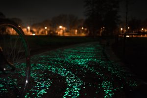 Van Gogh Roosegaarde bike path by Studio Roosegaarde